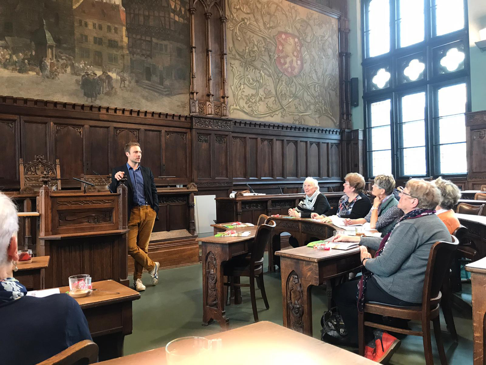 Sebastian Perdelwitz führte mit Expertise durch das Rathaus und leitete den Leitbild-Workshop