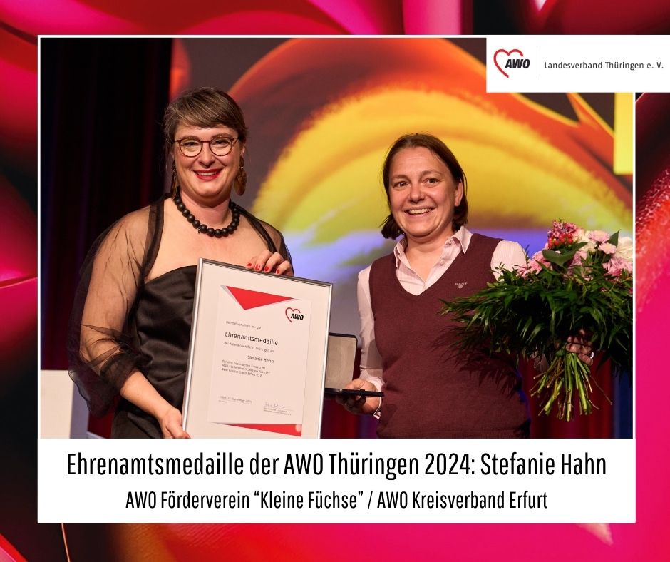 Stefanie Hahn (rechts) und die stellvertretende AWO-Landesvorsitzende Ulrike Grosse-Röthig